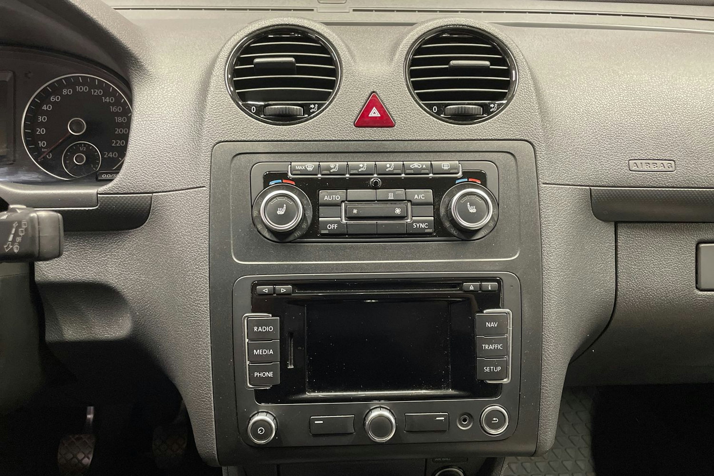 valkoinen Volkswagen Caddy 2014 kuva 30.