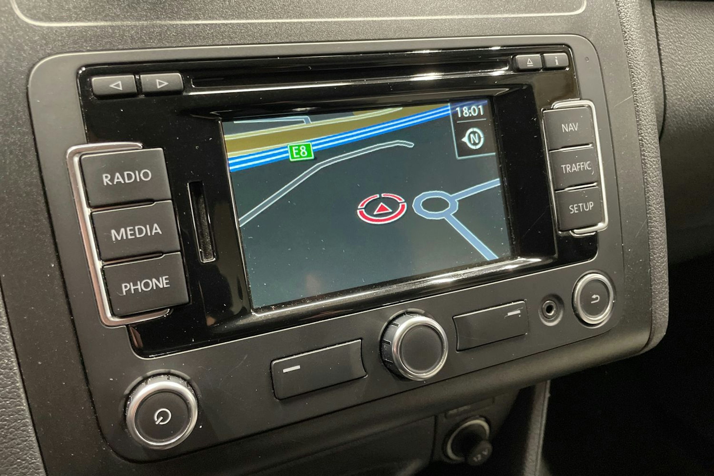 valkoinen Volkswagen Caddy 2014 kuva 34.