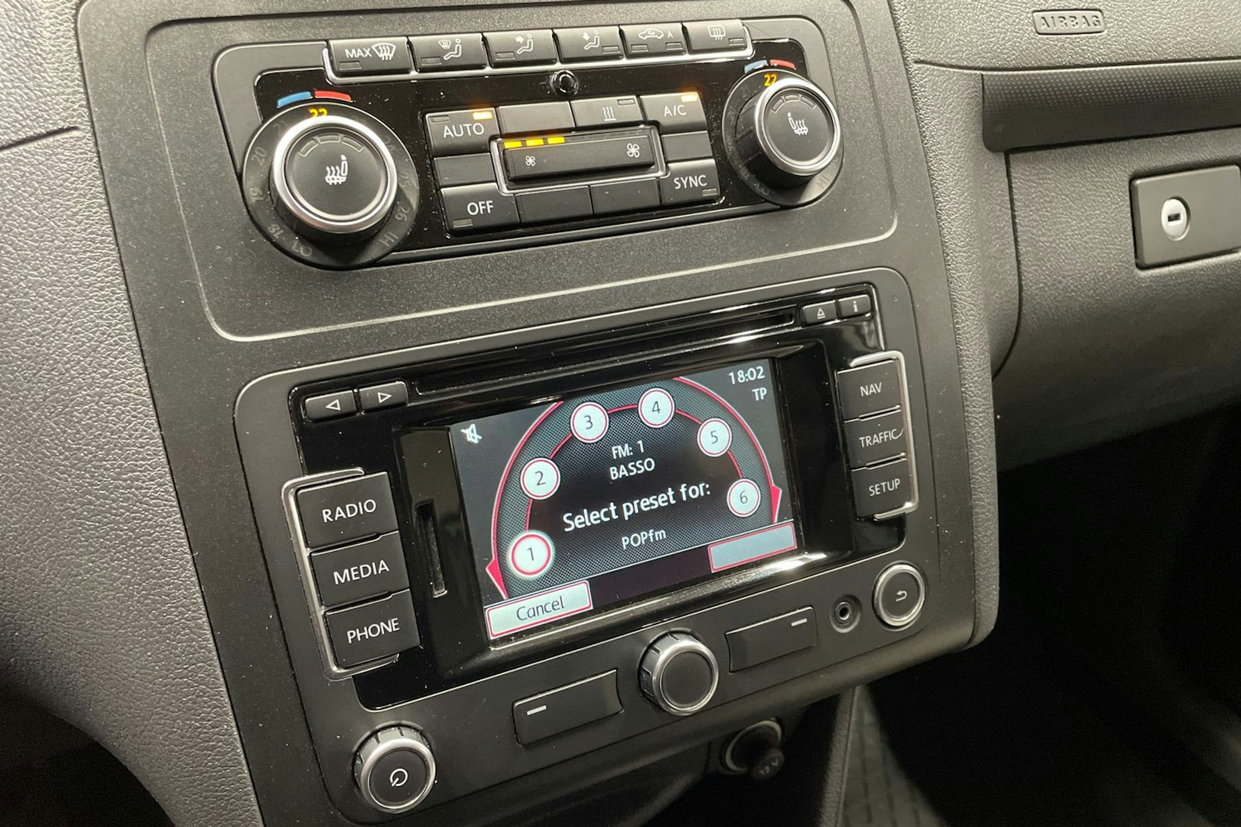 valkoinen Volkswagen Caddy 2014 kuva 35.