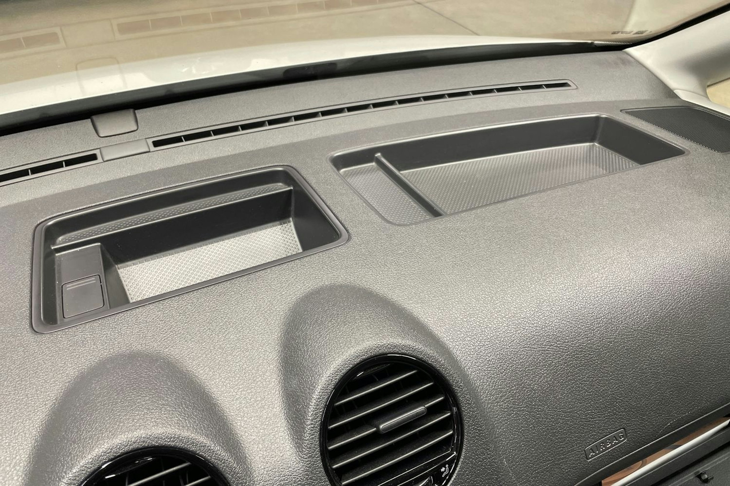 valkoinen Volkswagen Caddy 2014 kuva 38.