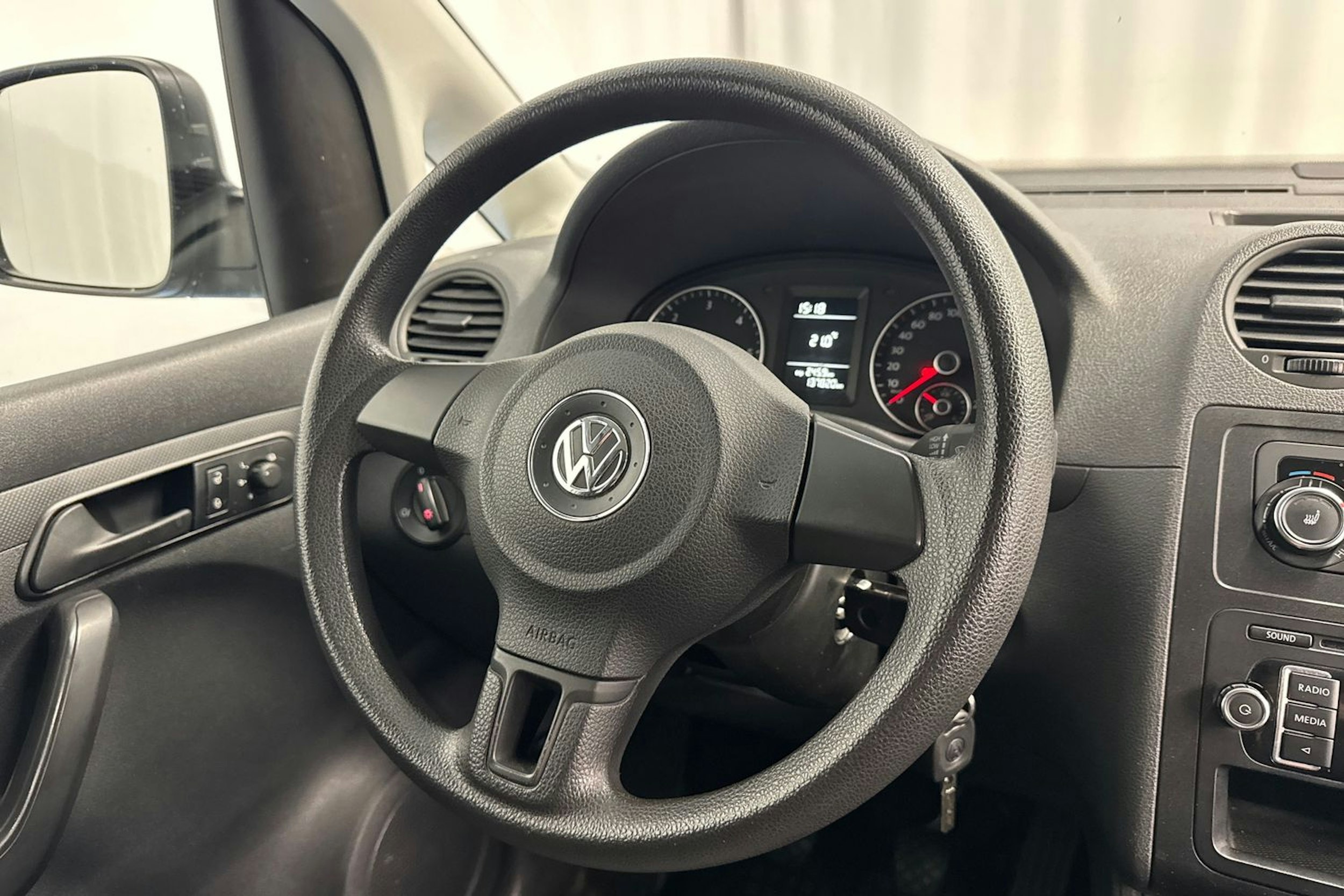 harmaa Volkswagen Caddy 2014 kuva 10.