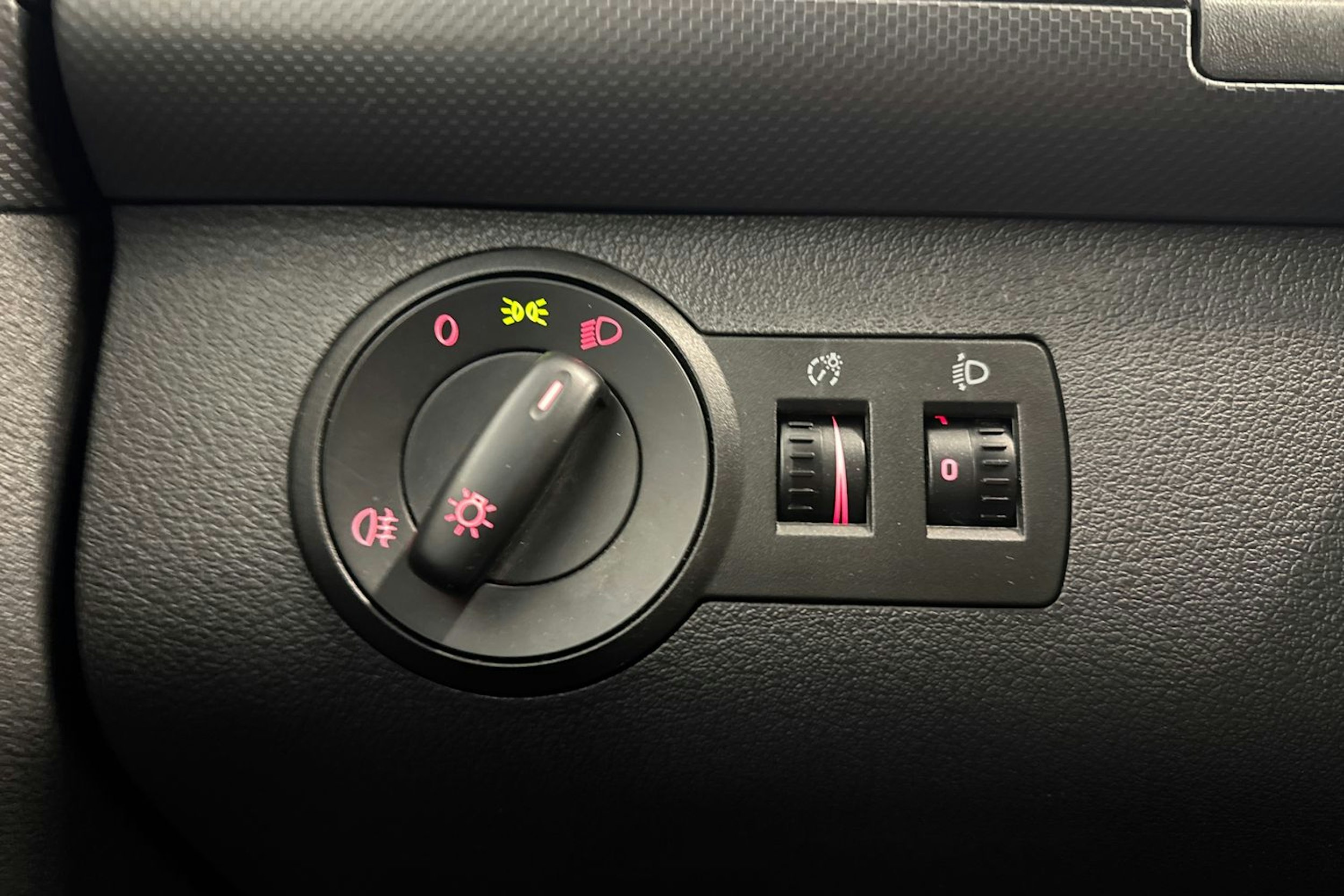 harmaa Volkswagen Caddy 2014 kuva 15.