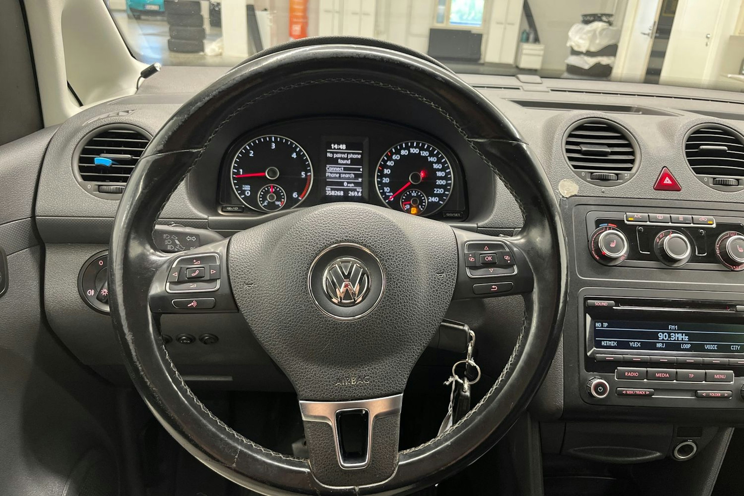 valkoinen Volkswagen Caddy 2015 kuva 19.