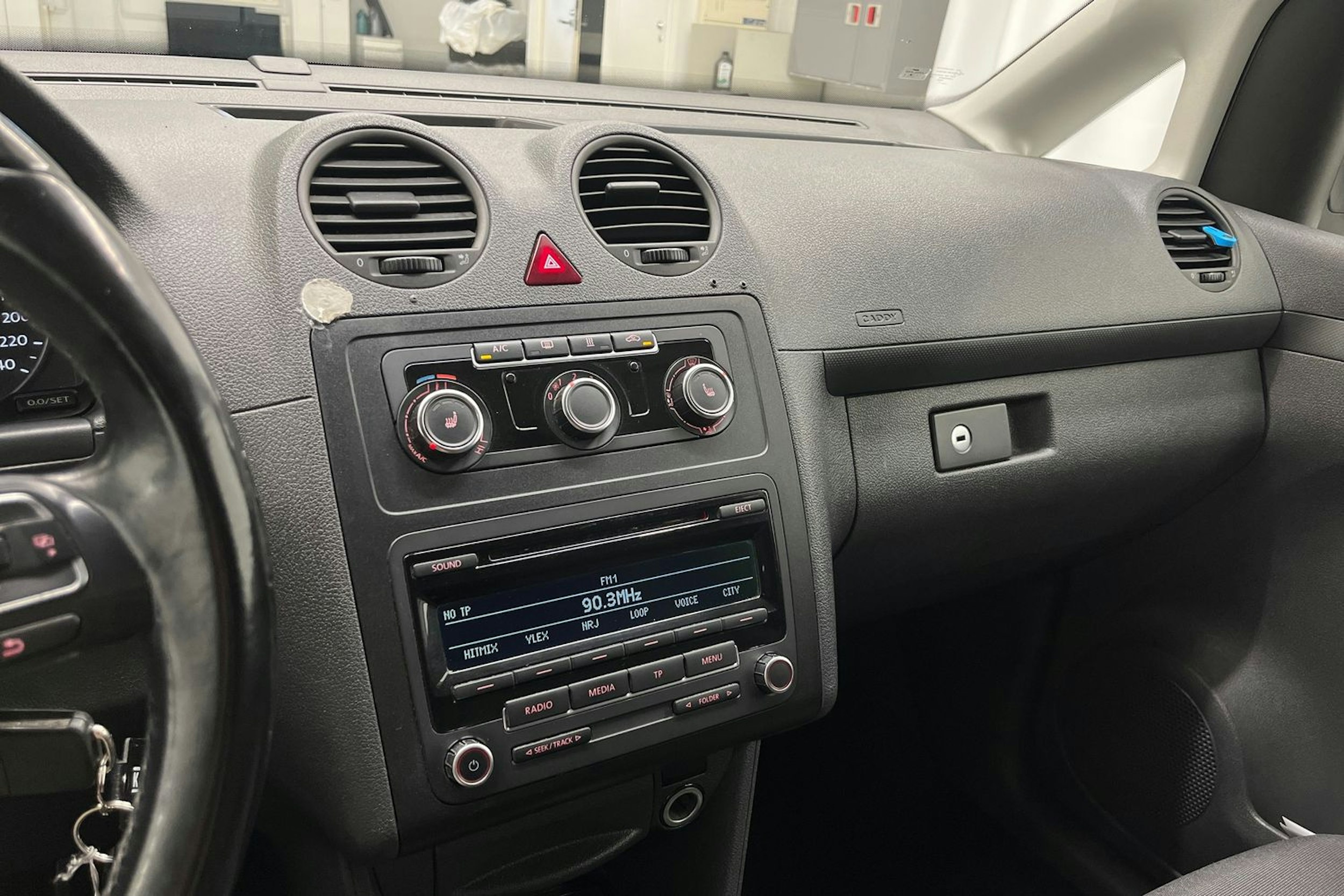 valkoinen Volkswagen Caddy 2015 kuva 24.