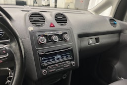 valkoinen Volkswagen Caddy 2015 kuva 24.