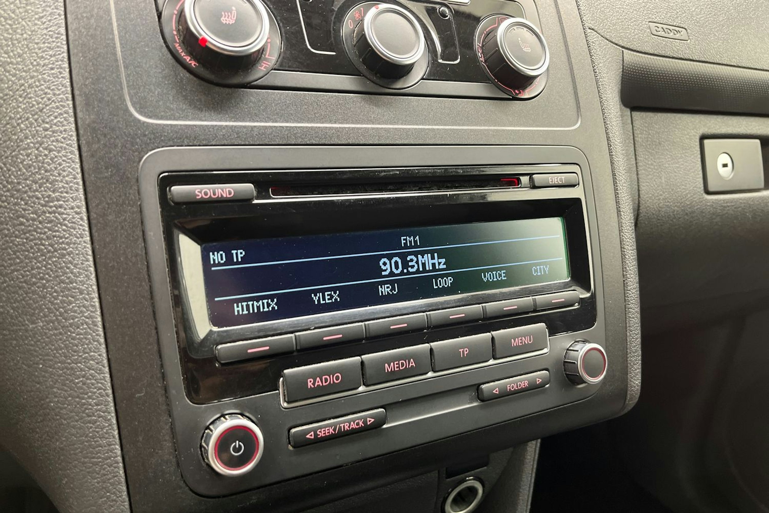 valkoinen Volkswagen Caddy 2015 kuva 25.