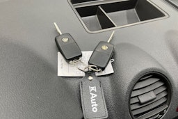 valkoinen Volkswagen Caddy 2015 kuva 27.