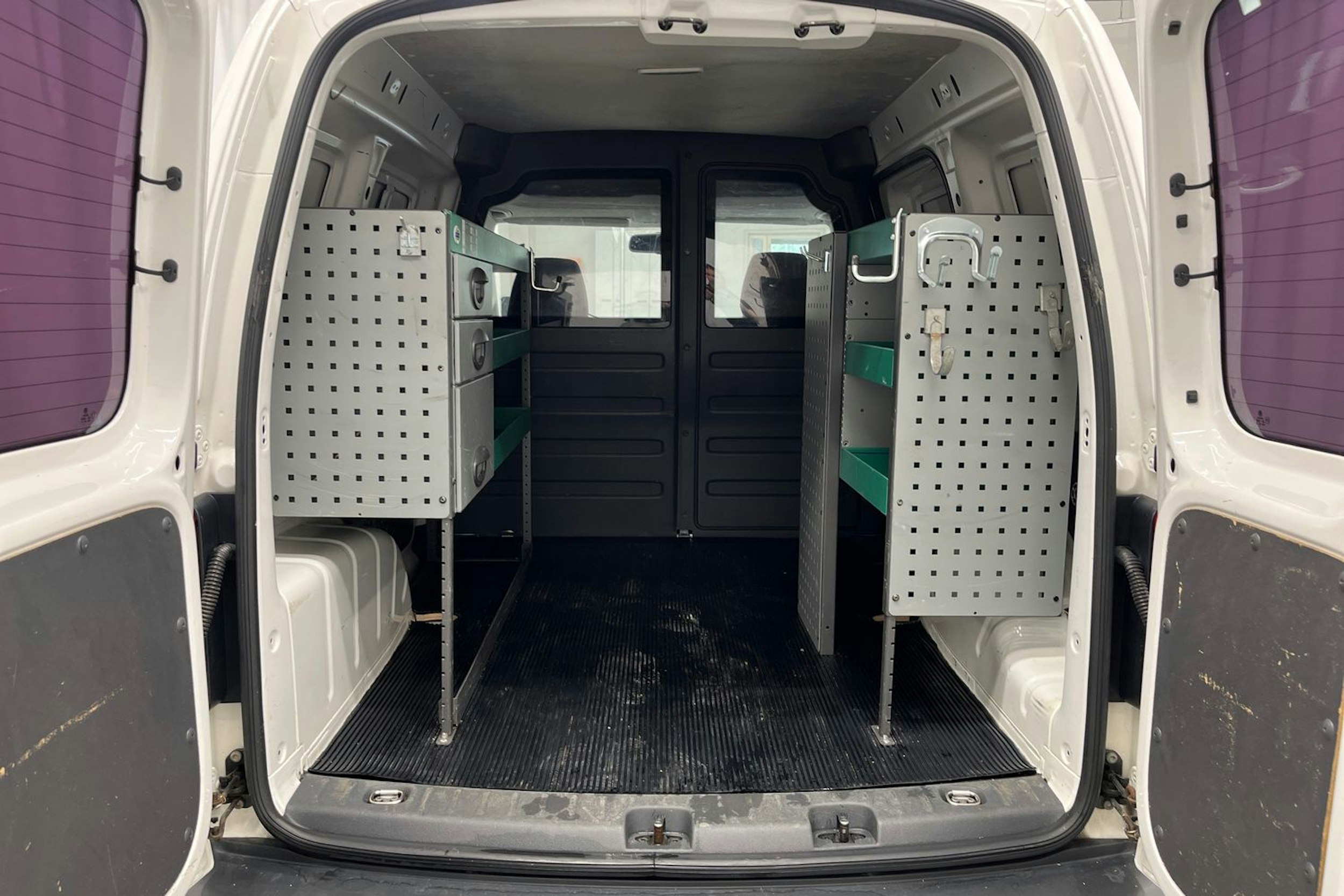 valkoinen Volkswagen Caddy 2015 kuva 29.
