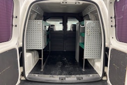 valkoinen Volkswagen Caddy 2015 kuva 29.