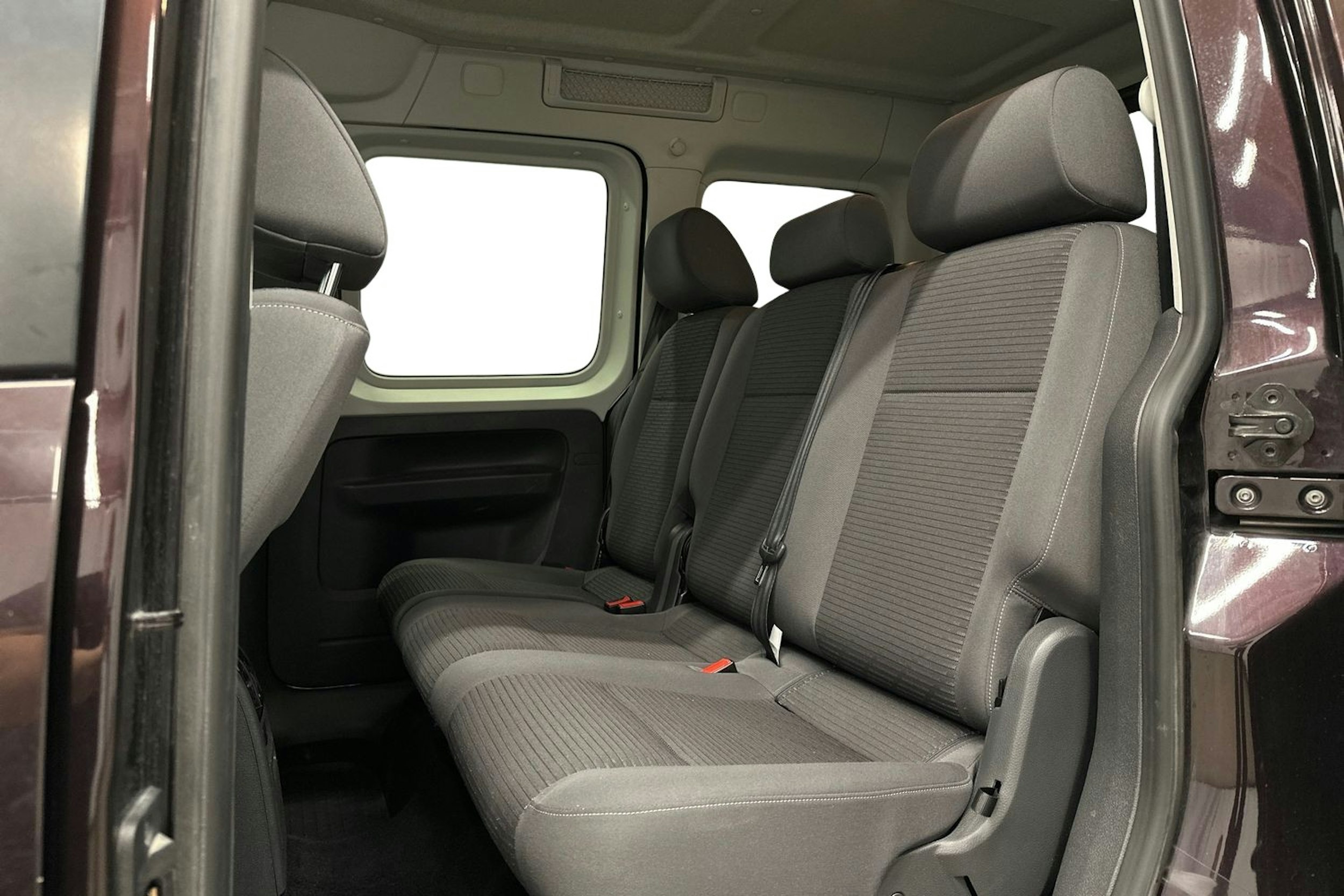 violetti Volkswagen Caddy 2015 kuva 10.