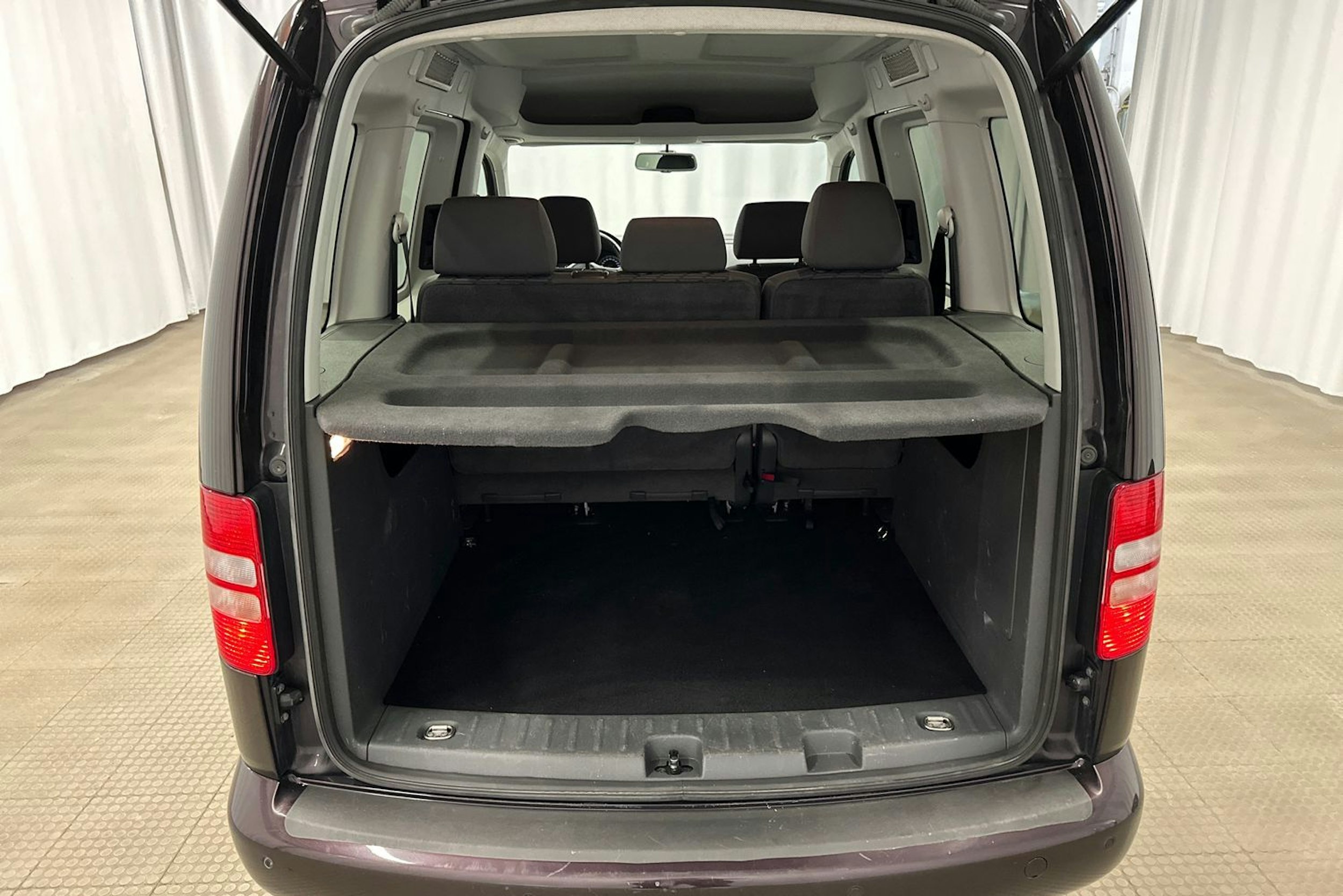 violetti Volkswagen Caddy 2015 kuva 15.
