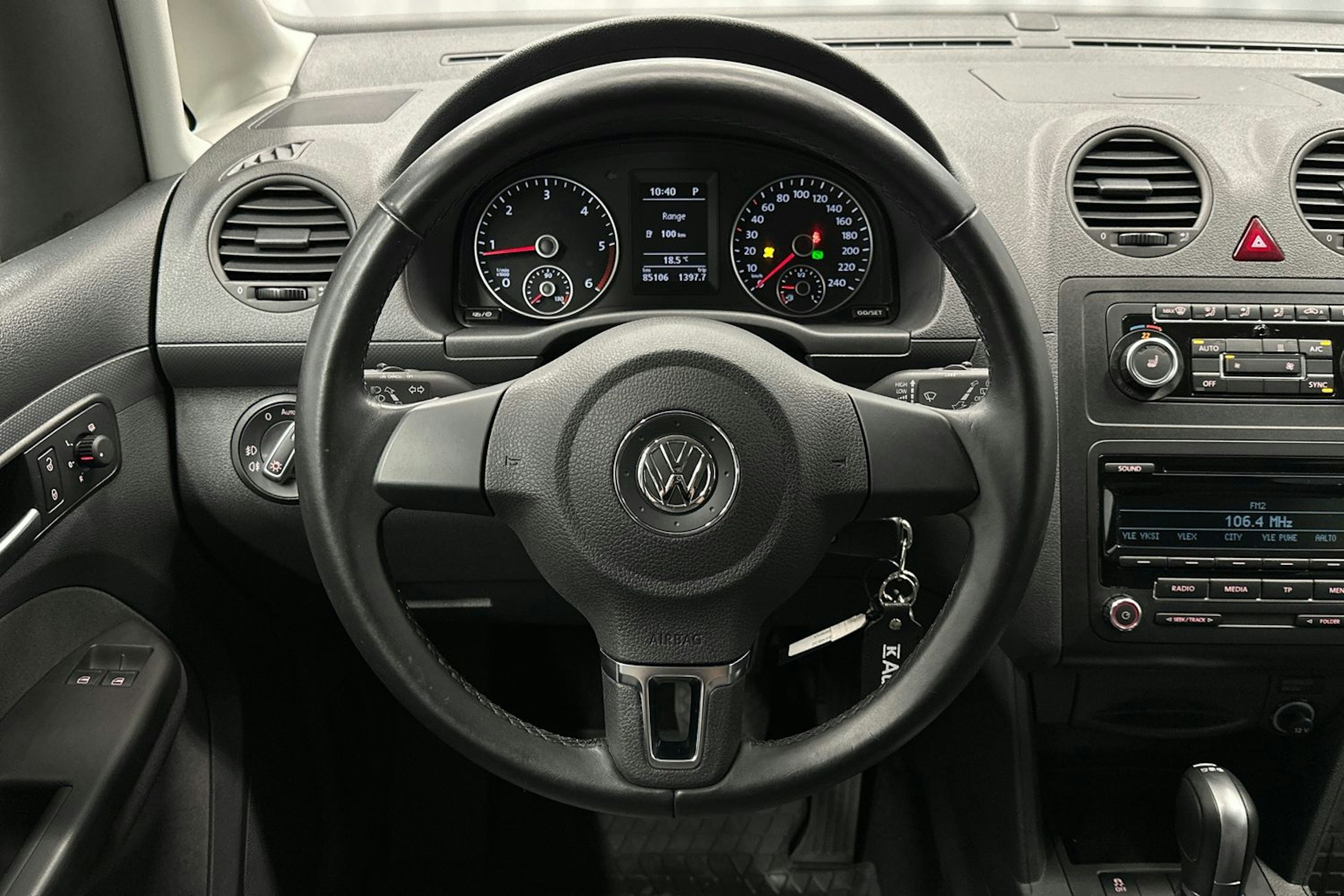 violetti Volkswagen Caddy 2015 kuva 17.