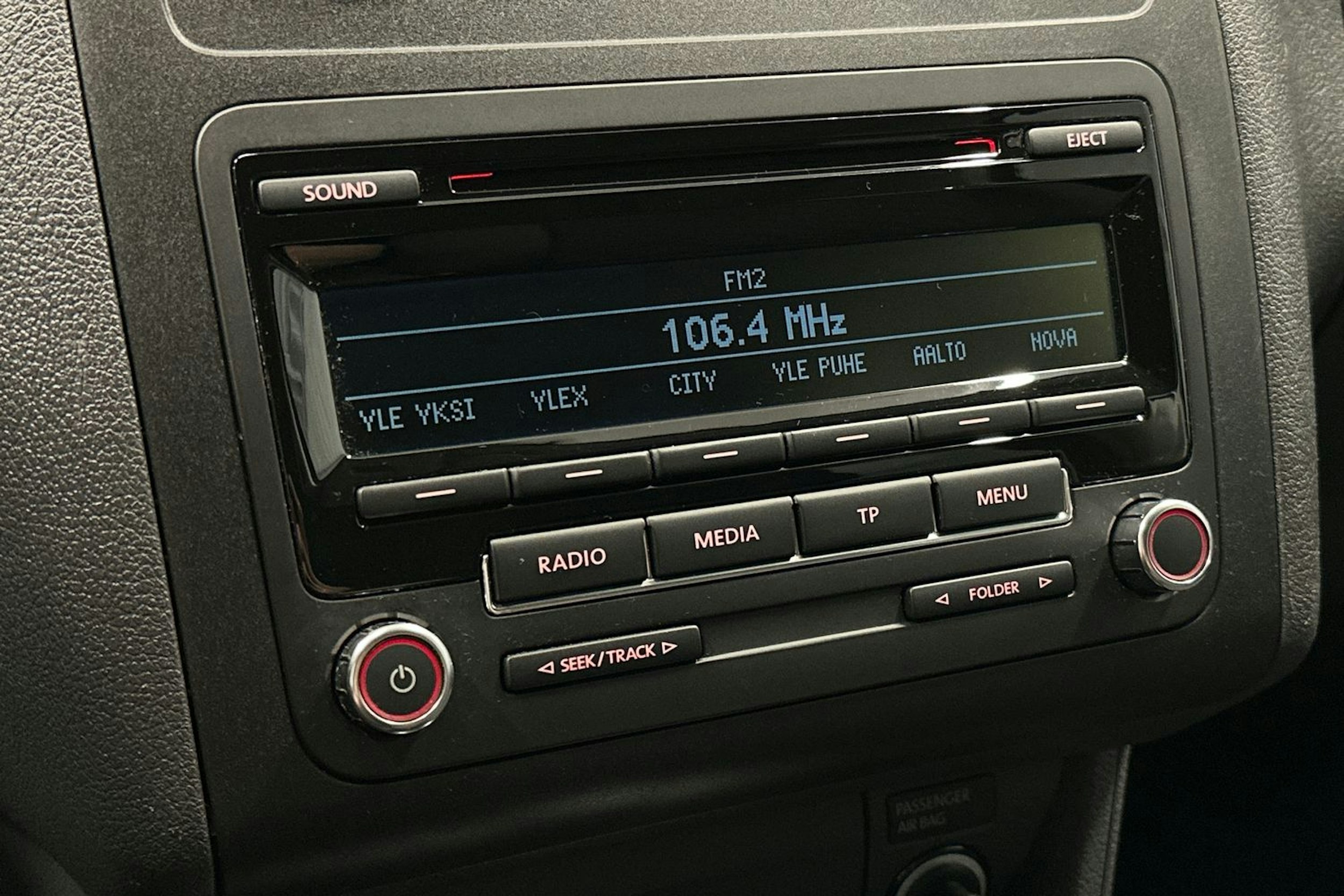 violetti Volkswagen Caddy 2015 kuva 22.