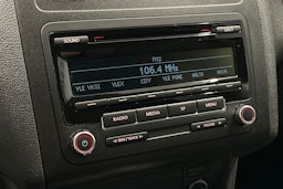 violetti Volkswagen Caddy 2015 kuva 22.