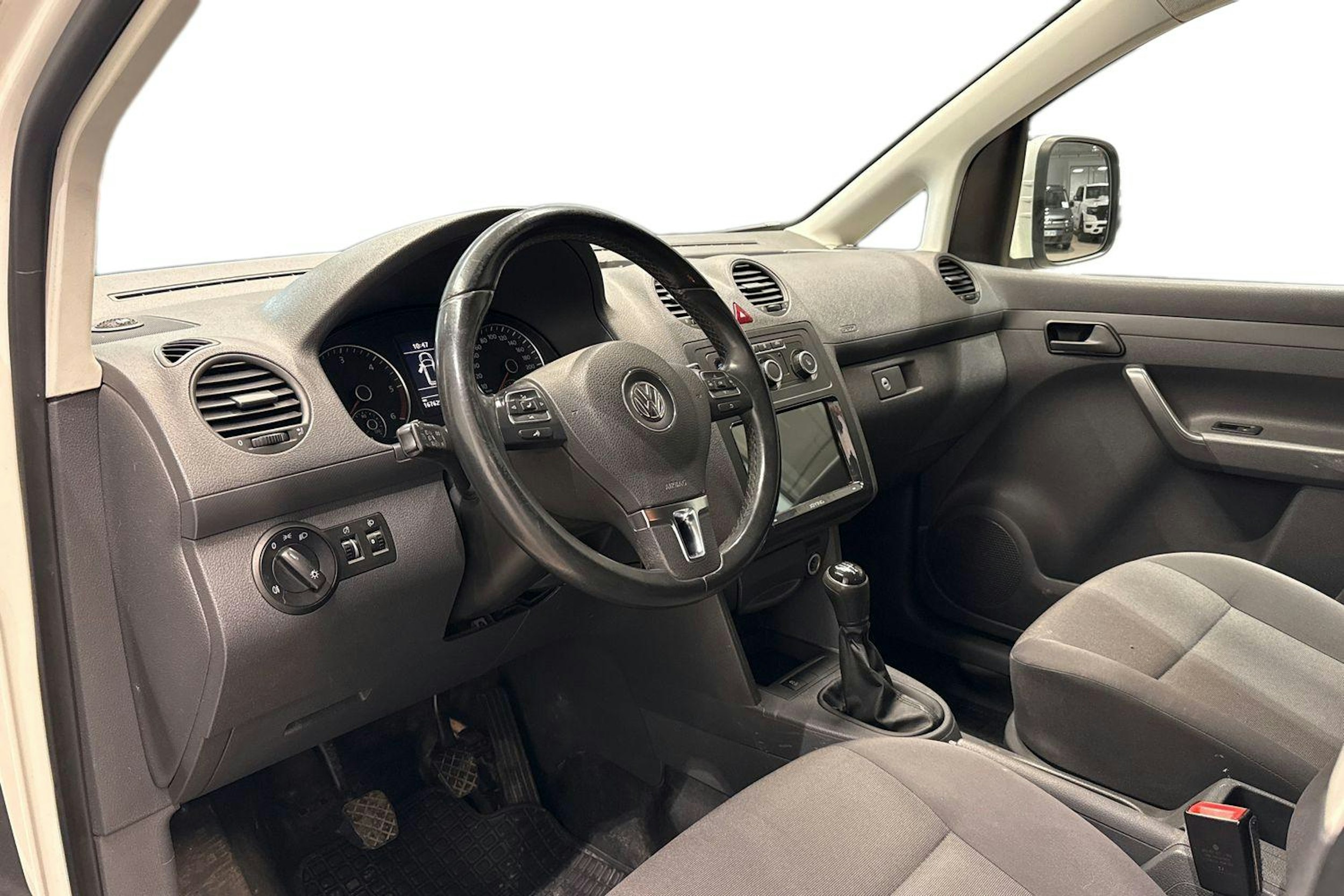 valkoinen Volkswagen Caddy 2015 kuva 8.