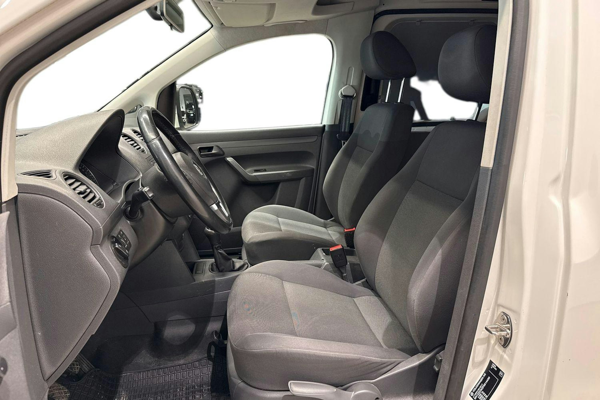 valkoinen Volkswagen Caddy 2015 kuva 11.