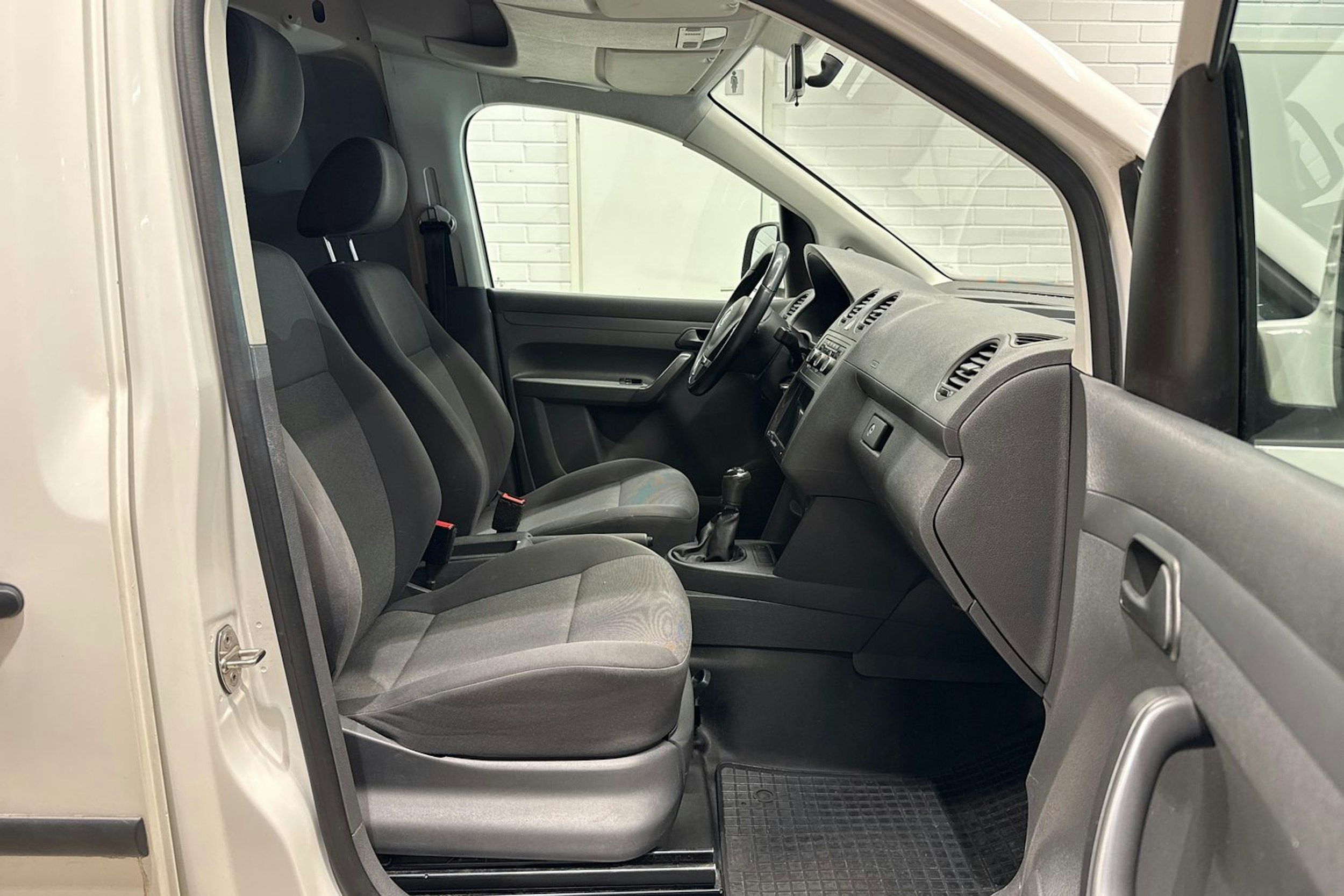 valkoinen Volkswagen Caddy 2015 kuva 13.