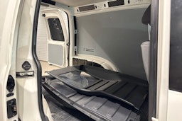 valkoinen Volkswagen Caddy 2015 kuva 17.