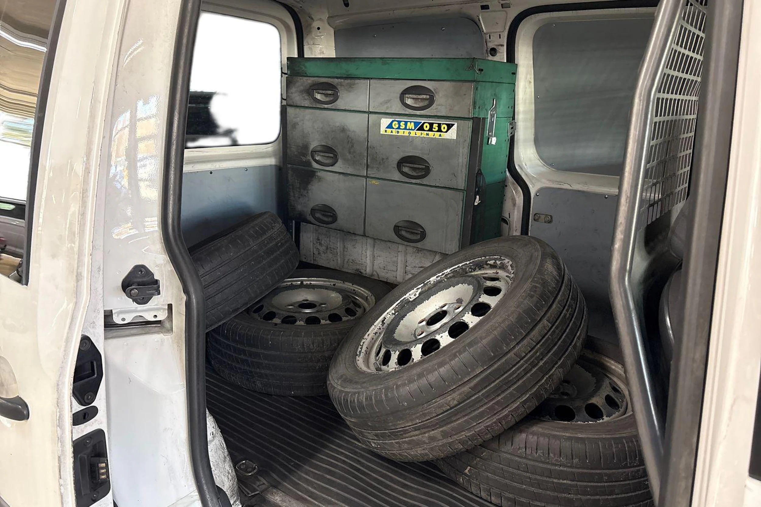 Valkoinen Volkswagen CADDY 2015 kuva 11.