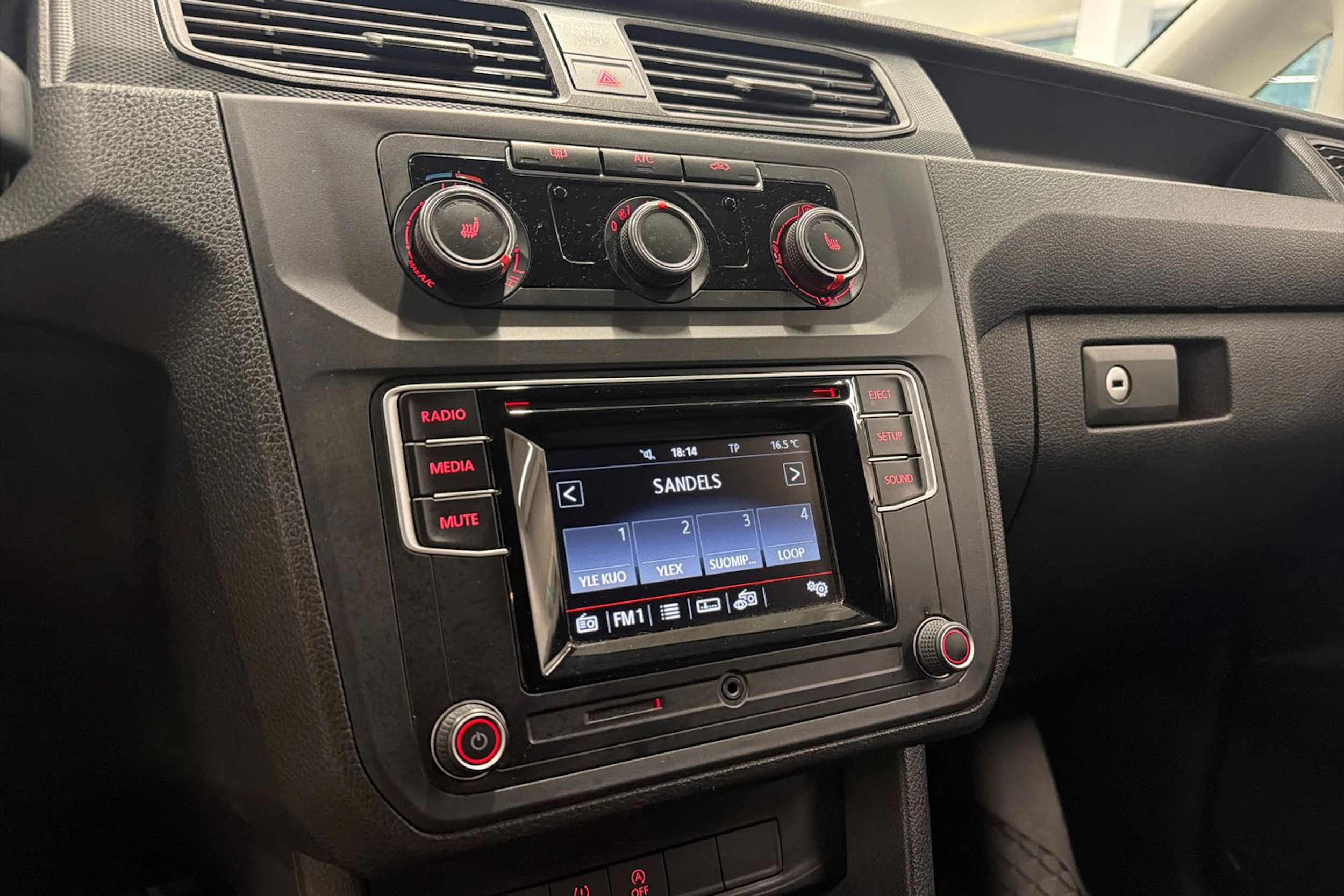 Valkoinen Volkswagen CADDY 2016 kuva 16.