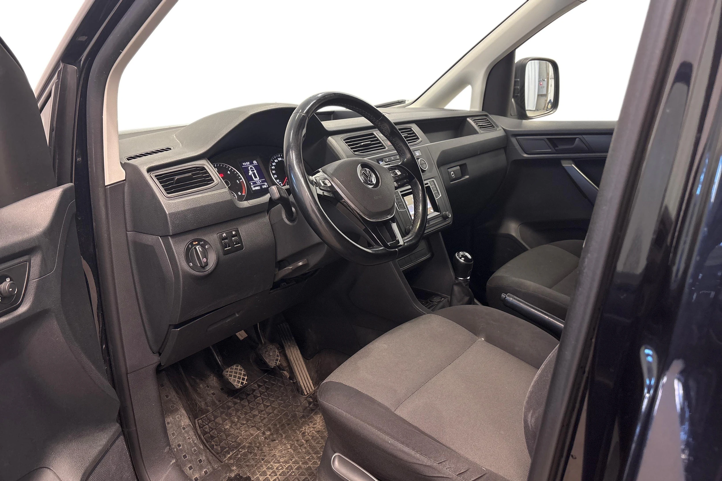 musta Volkswagen Caddy 2016 kuva 3.