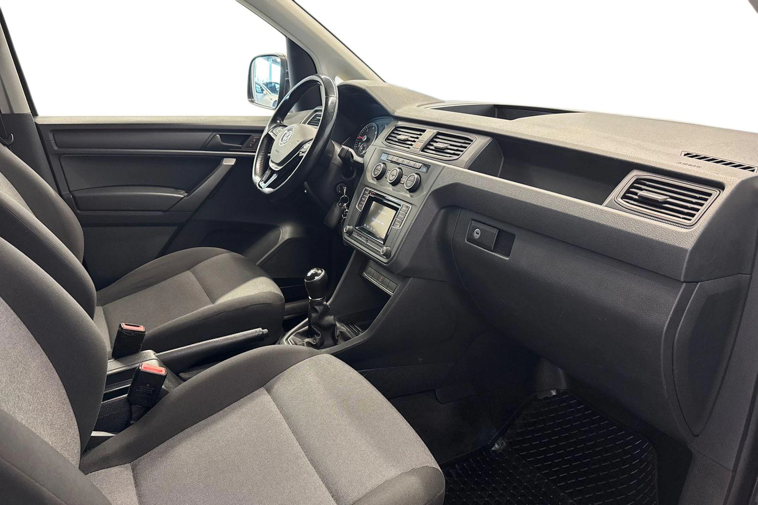 musta Volkswagen Caddy 2016 kuva 9.