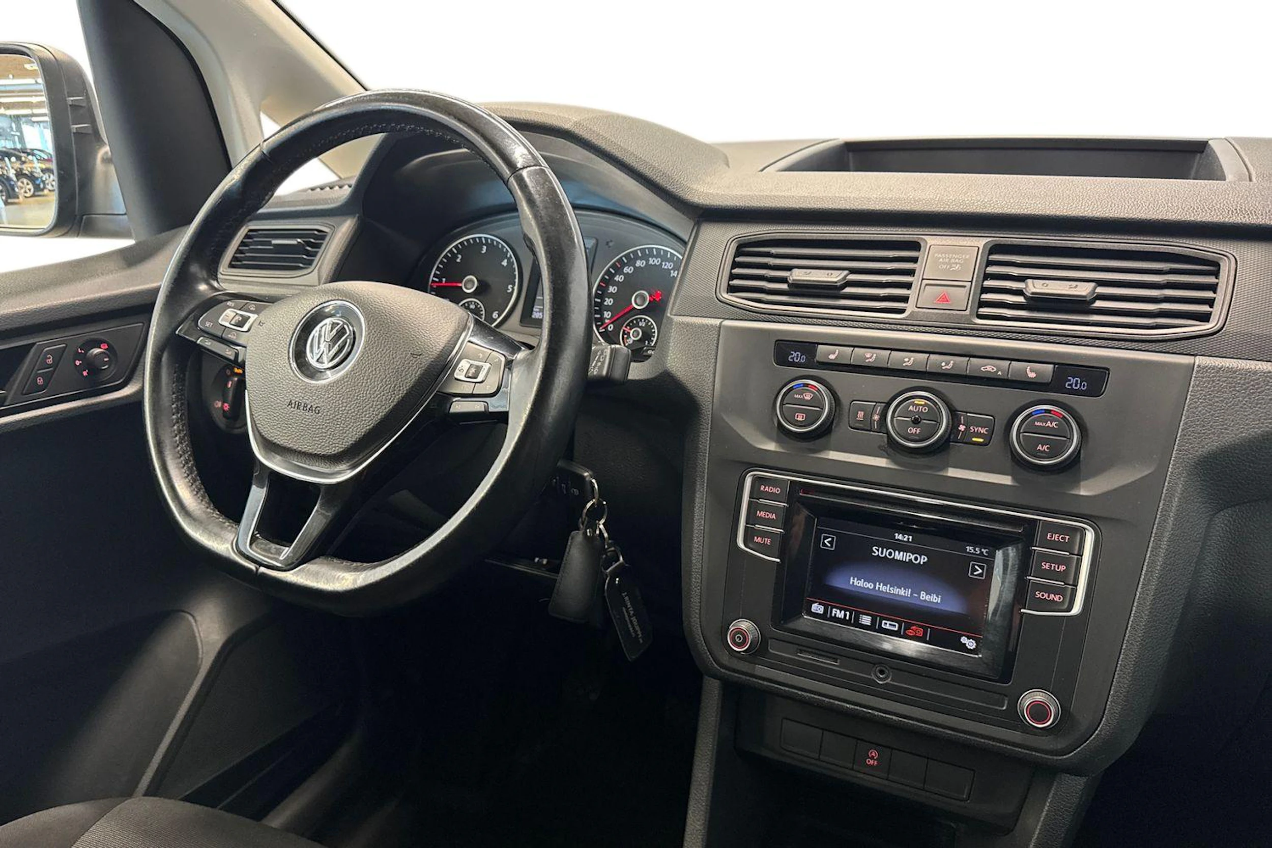 musta Volkswagen Caddy 2016 kuva 11.