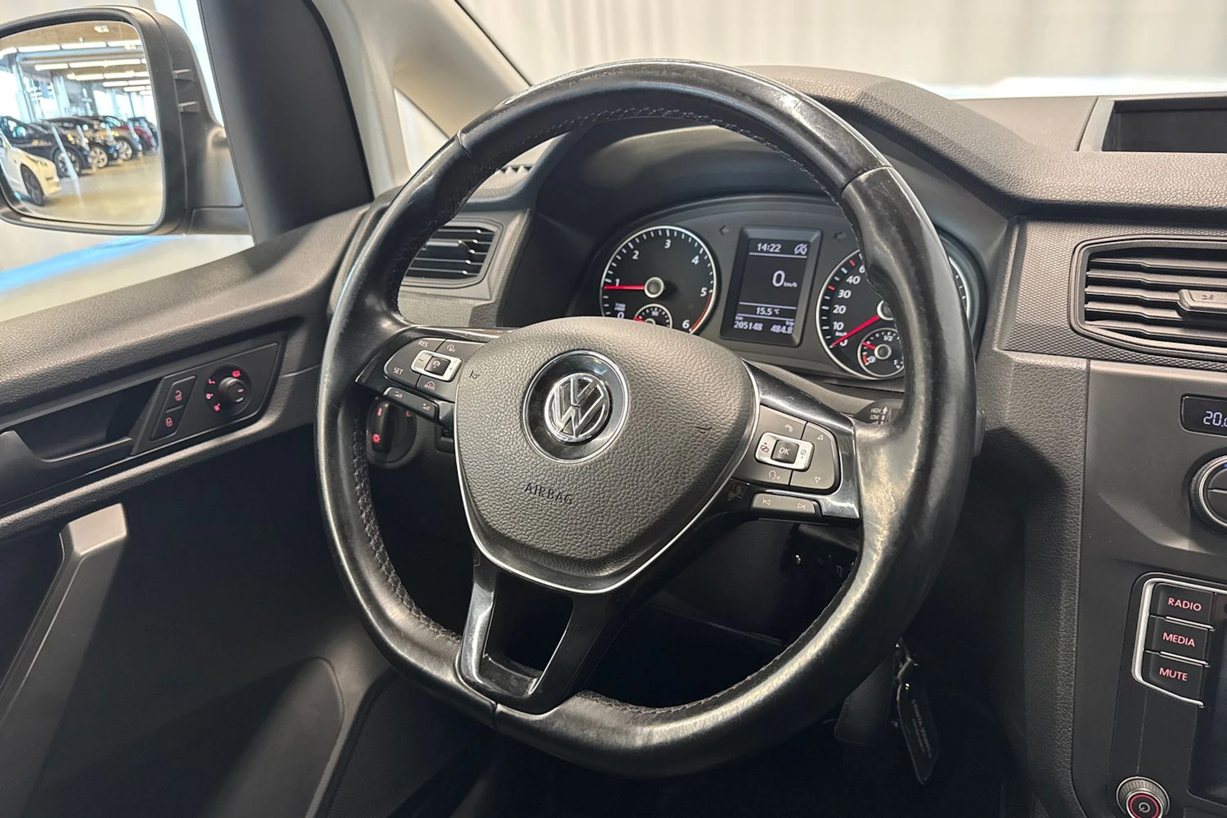 musta Volkswagen Caddy 2016 kuva 13.