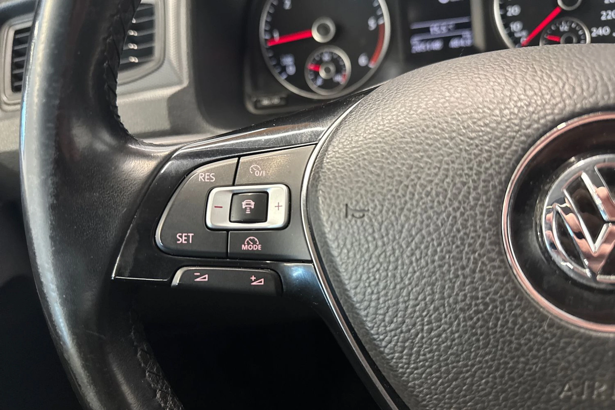 musta Volkswagen Caddy 2016 kuva 16.