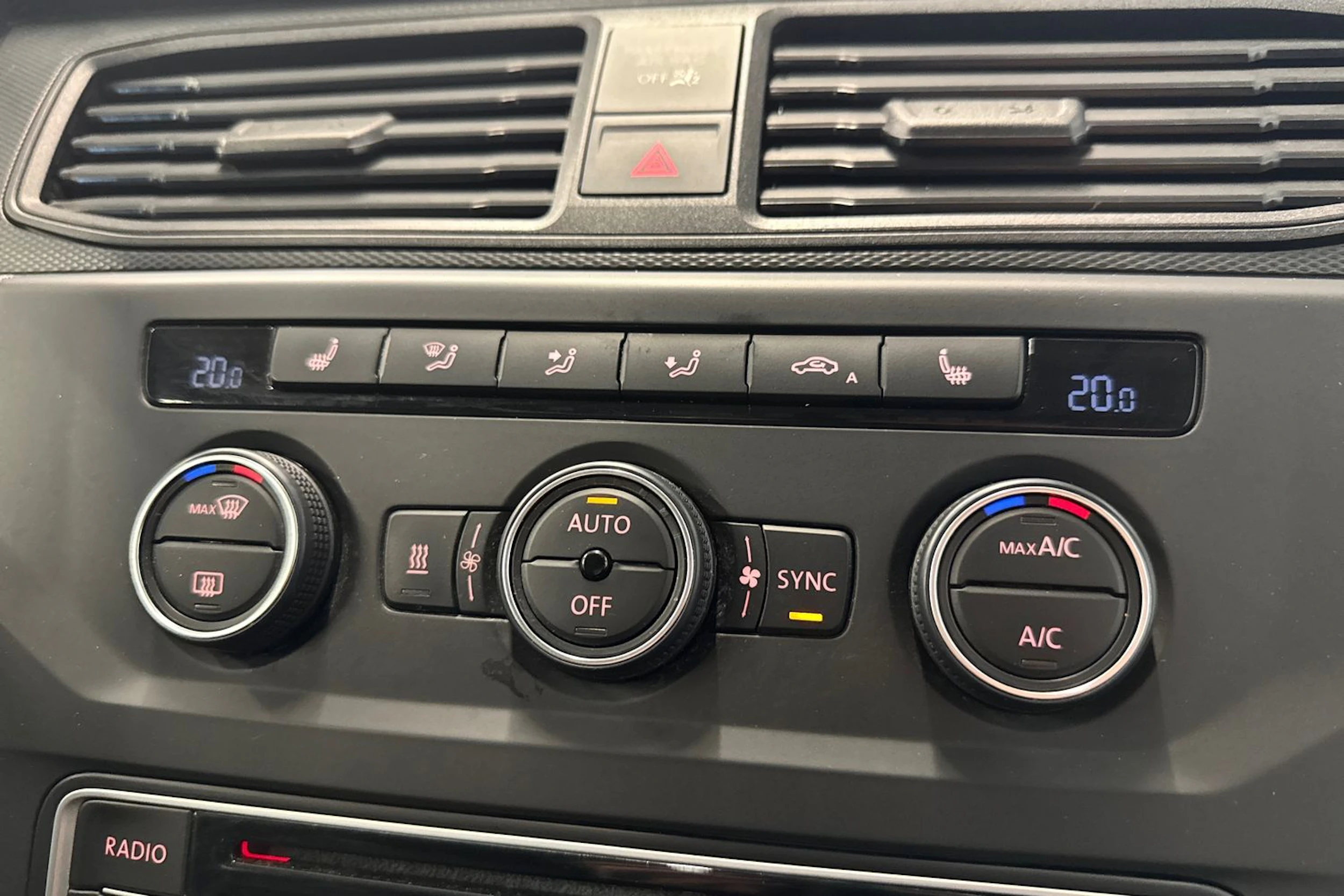 musta Volkswagen Caddy 2016 kuva 18.