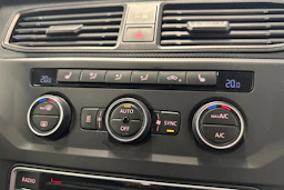 musta Volkswagen Caddy 2016 kuva 18.