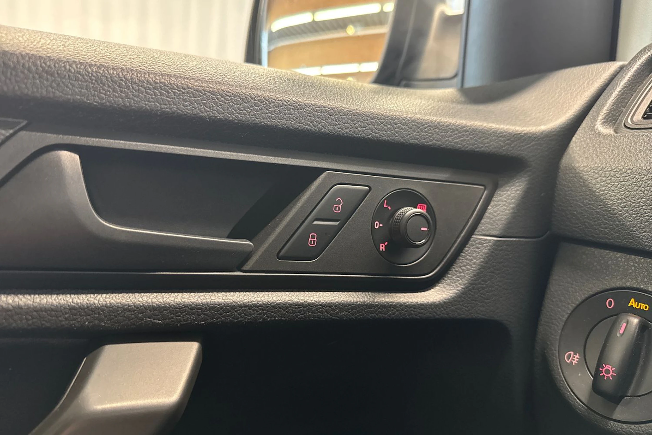 musta Volkswagen Caddy 2016 kuva 21.