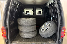 musta Volkswagen Caddy 2016 kuva 22.