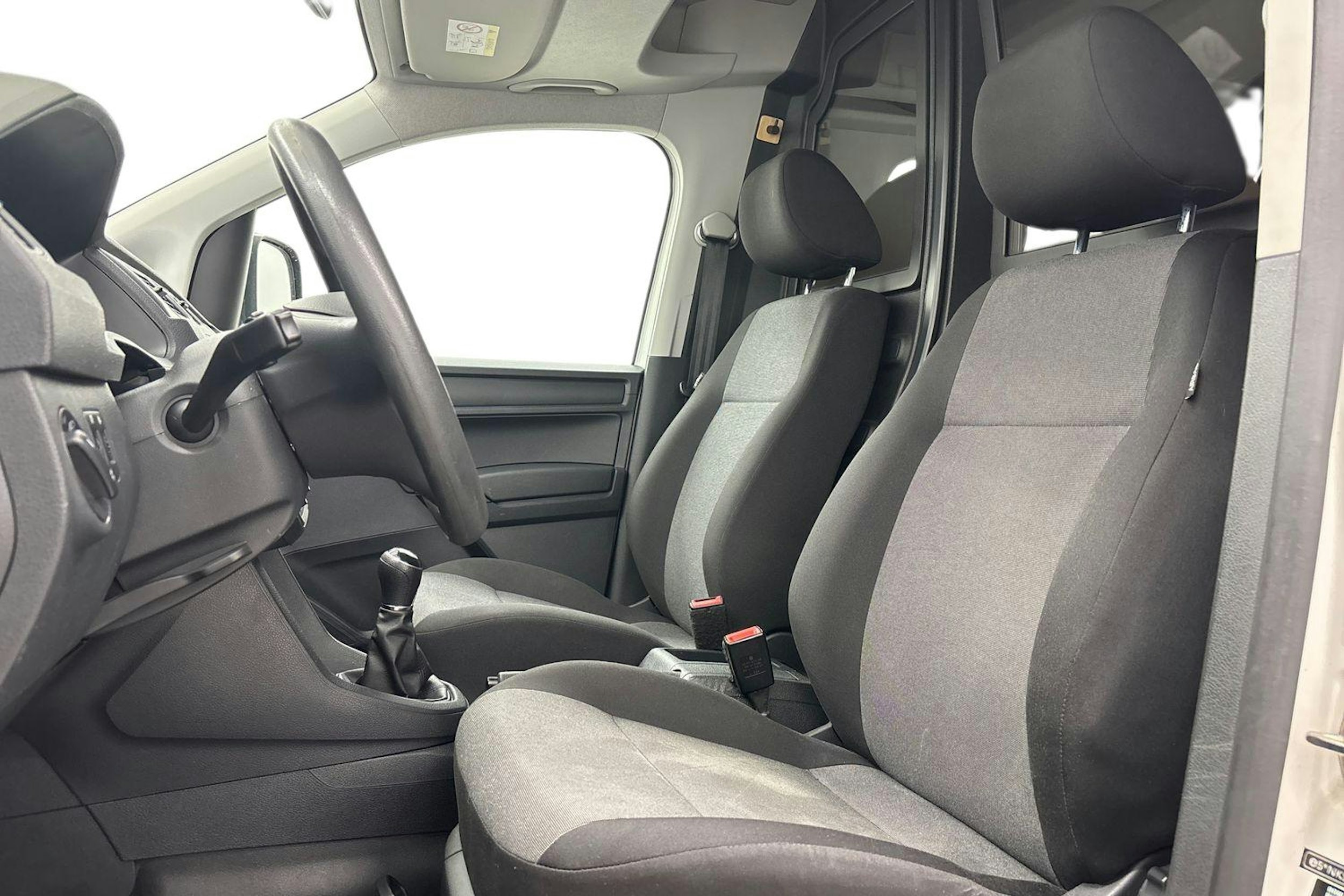 valkoinen Volkswagen Caddy 2016 kuva 10.