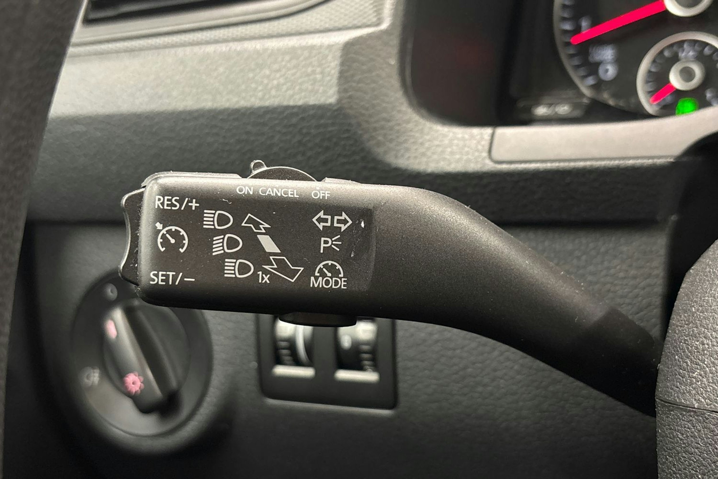 valkoinen Volkswagen Caddy 2016 kuva 15.