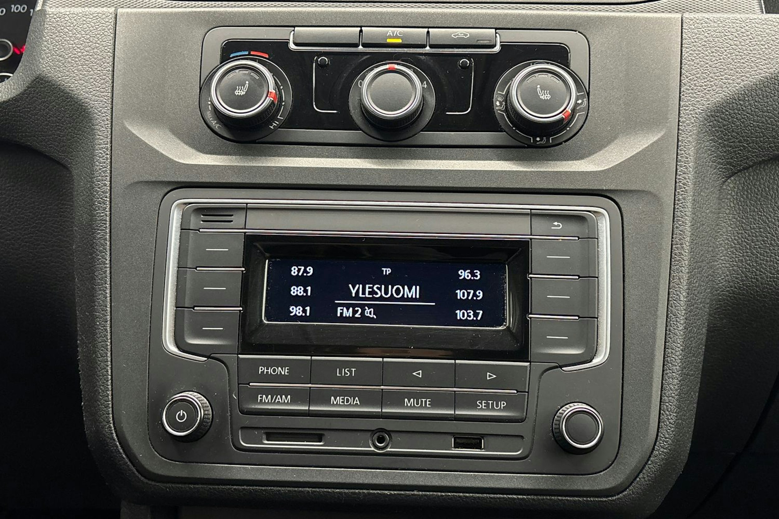 valkoinen Volkswagen Caddy 2016 kuva 17.