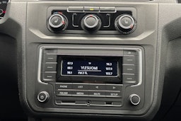 valkoinen Volkswagen Caddy 2016 kuva 17.