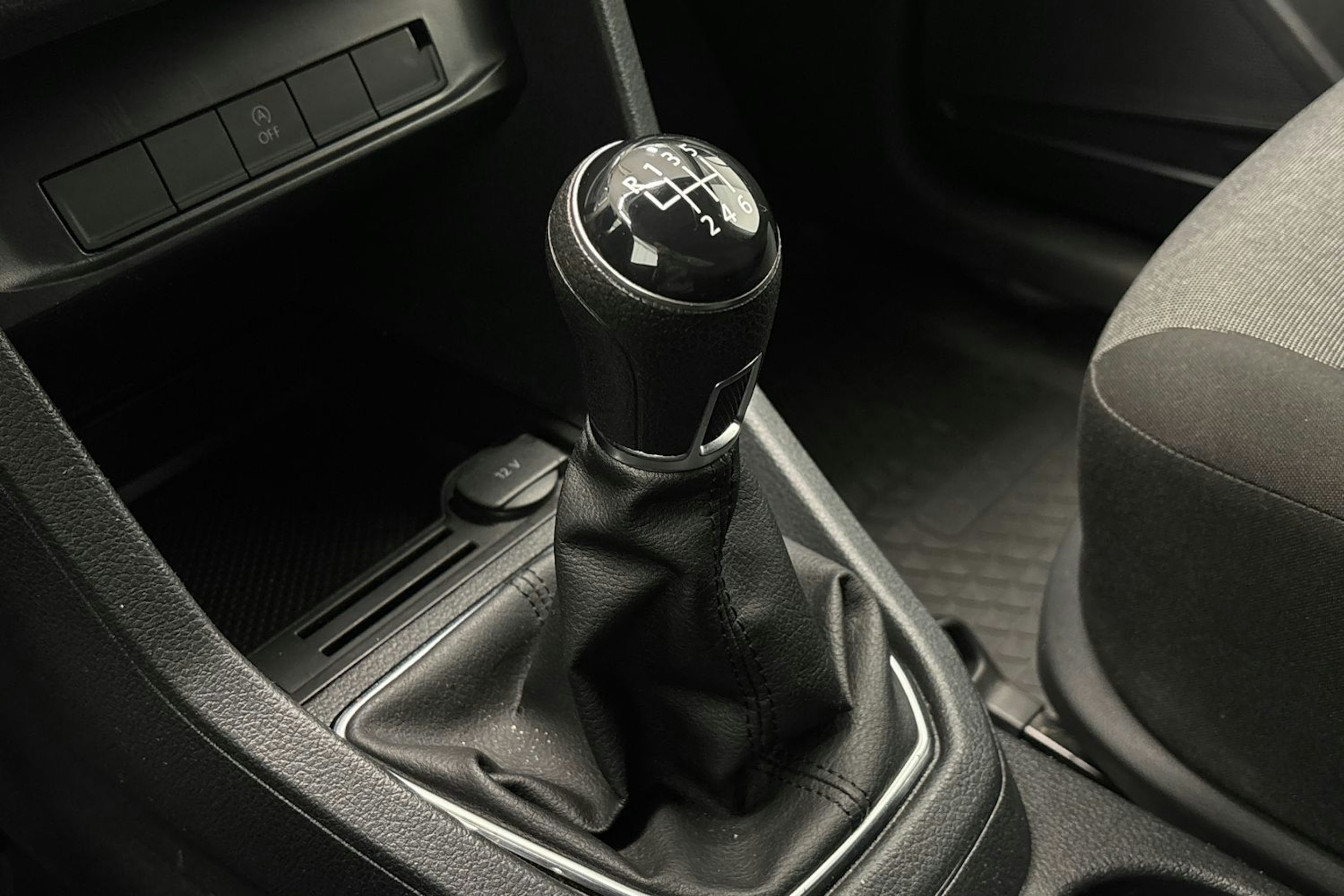 valkoinen Volkswagen Caddy 2016 kuva 18.