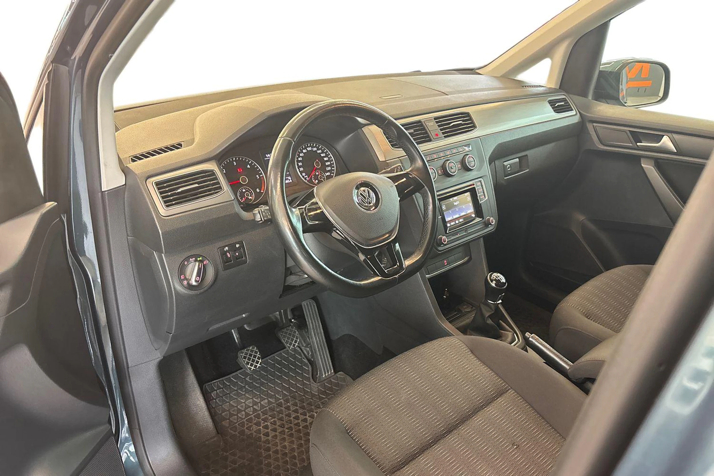 vihreä Volkswagen Caddy 2016 kuva 3.