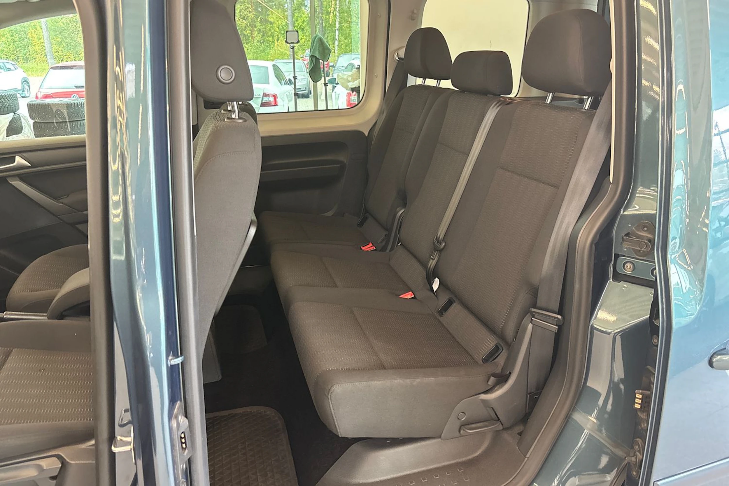 vihreä Volkswagen Caddy 2016 kuva 4.