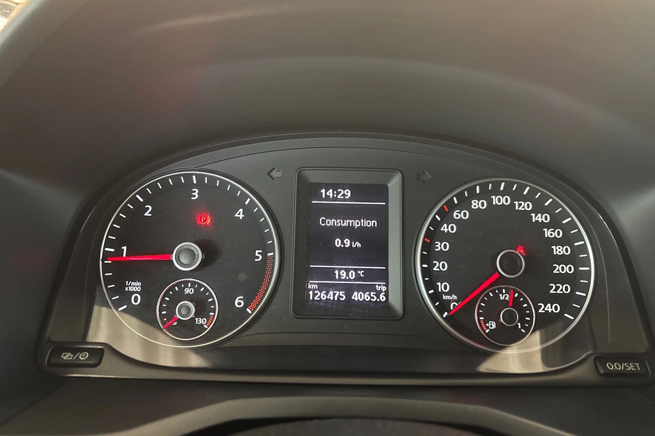 vihreä Volkswagen Caddy 2016 kuva 5.