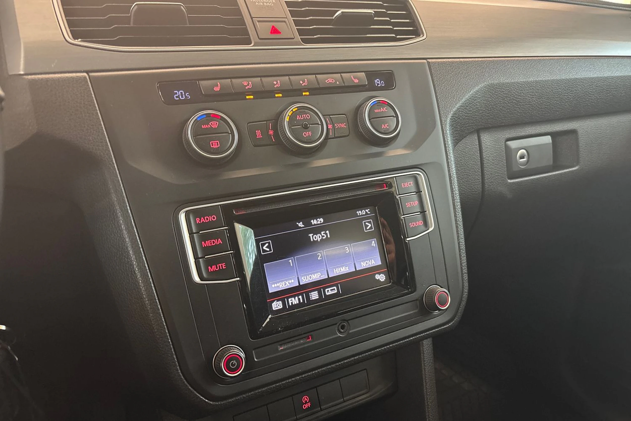 vihreä Volkswagen Caddy 2016 kuva 6.