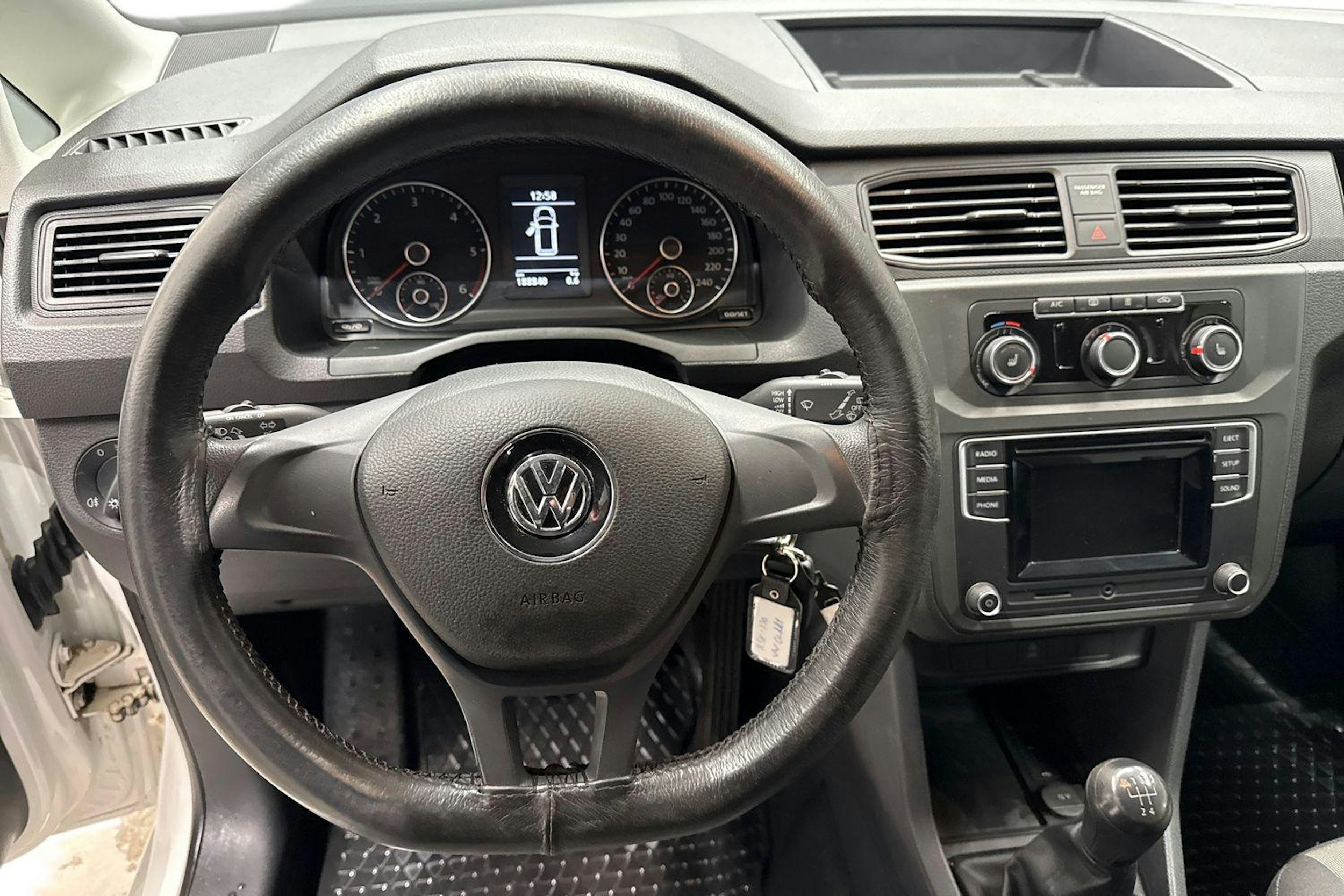 Valkoinen Volkswagen CADDY 2016 kuva 9.