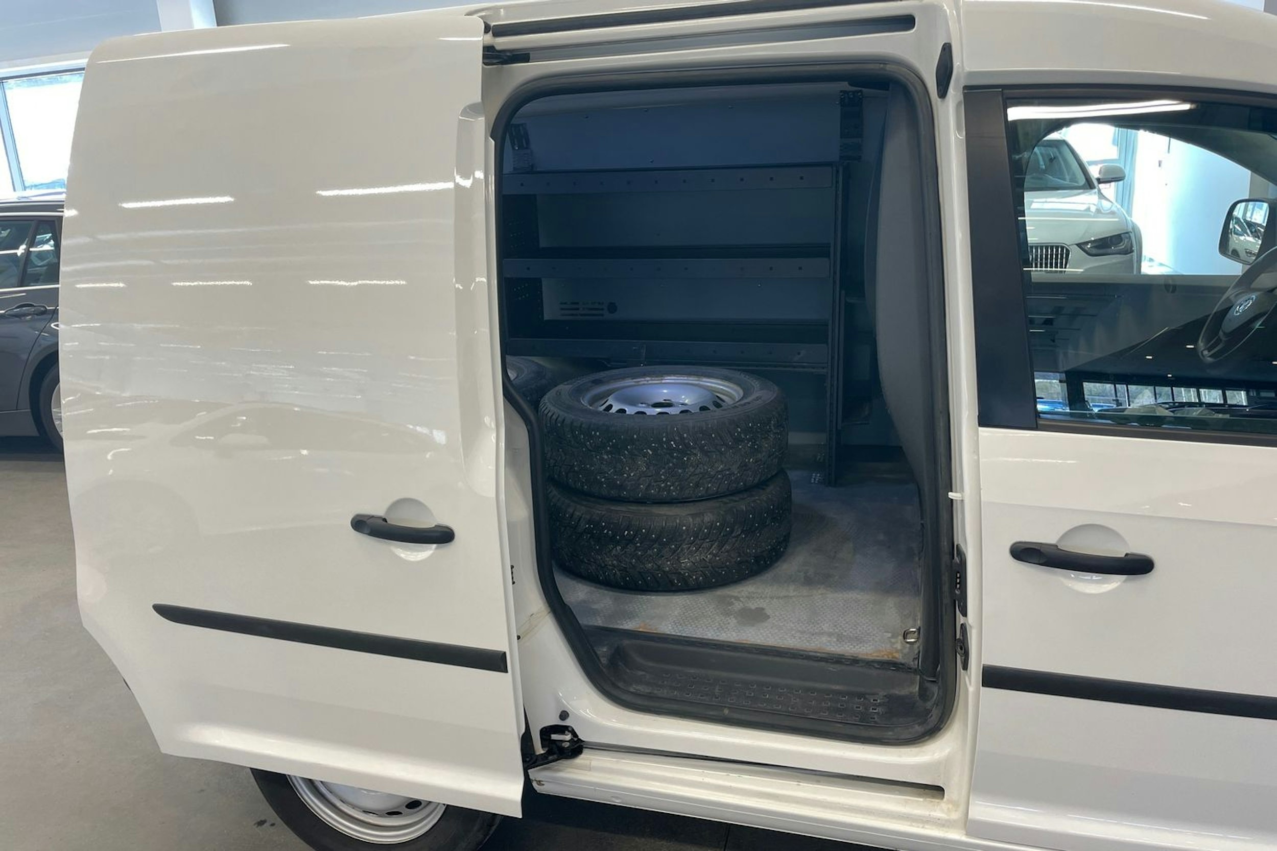 Valkoinen Volkswagen CADDY 2016 kuva 19.