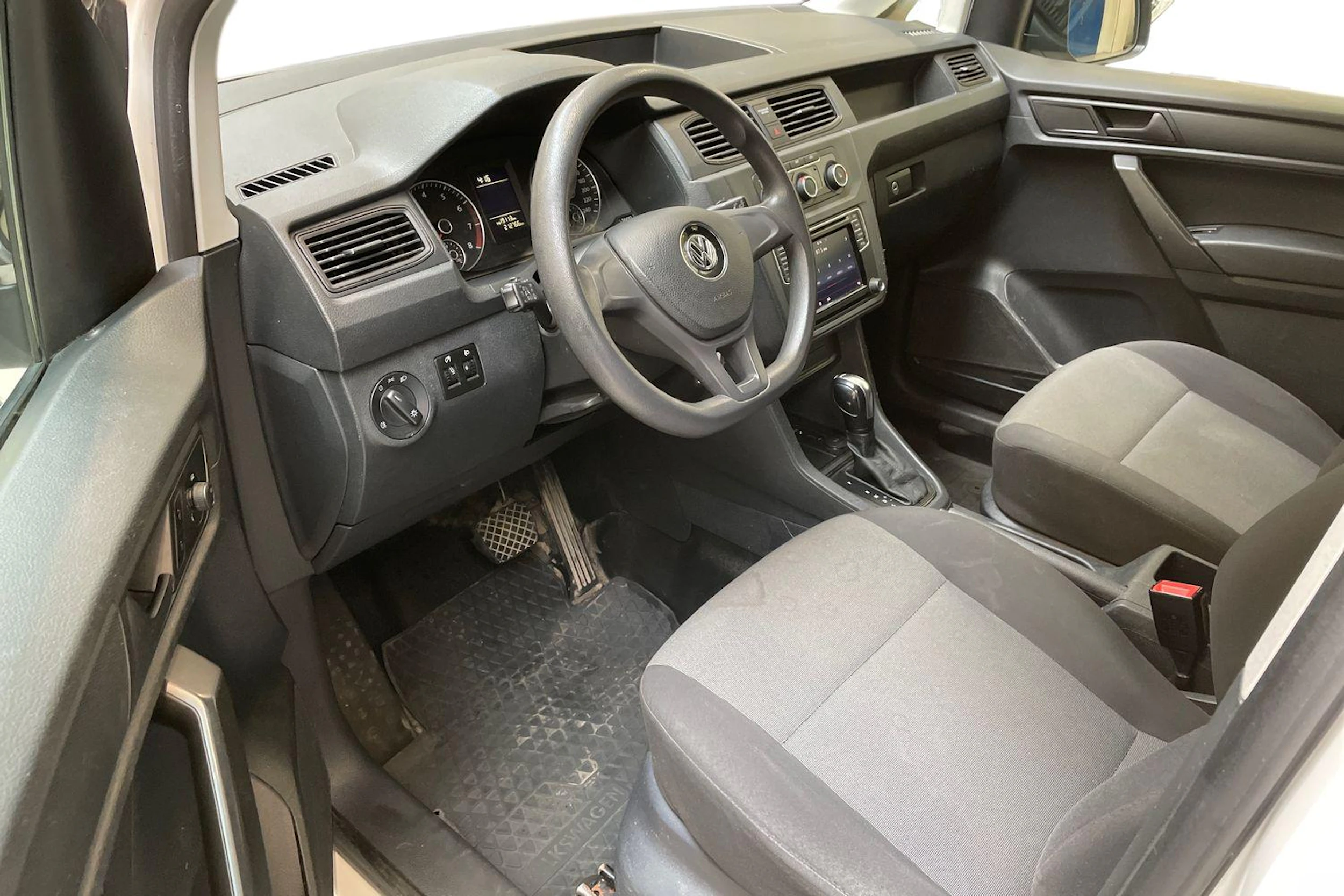 valkoinen Volkswagen Caddy 2017 kuva 8.