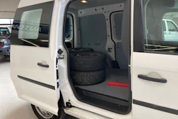 valkoinen Volkswagen Caddy 2017 kuva 16.