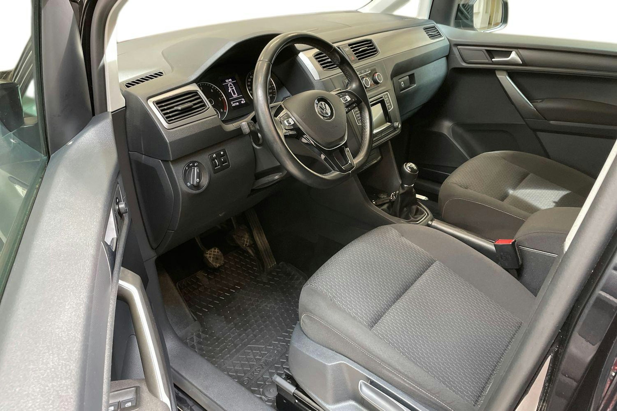 musta Volkswagen Caddy 2017 kuva 7.