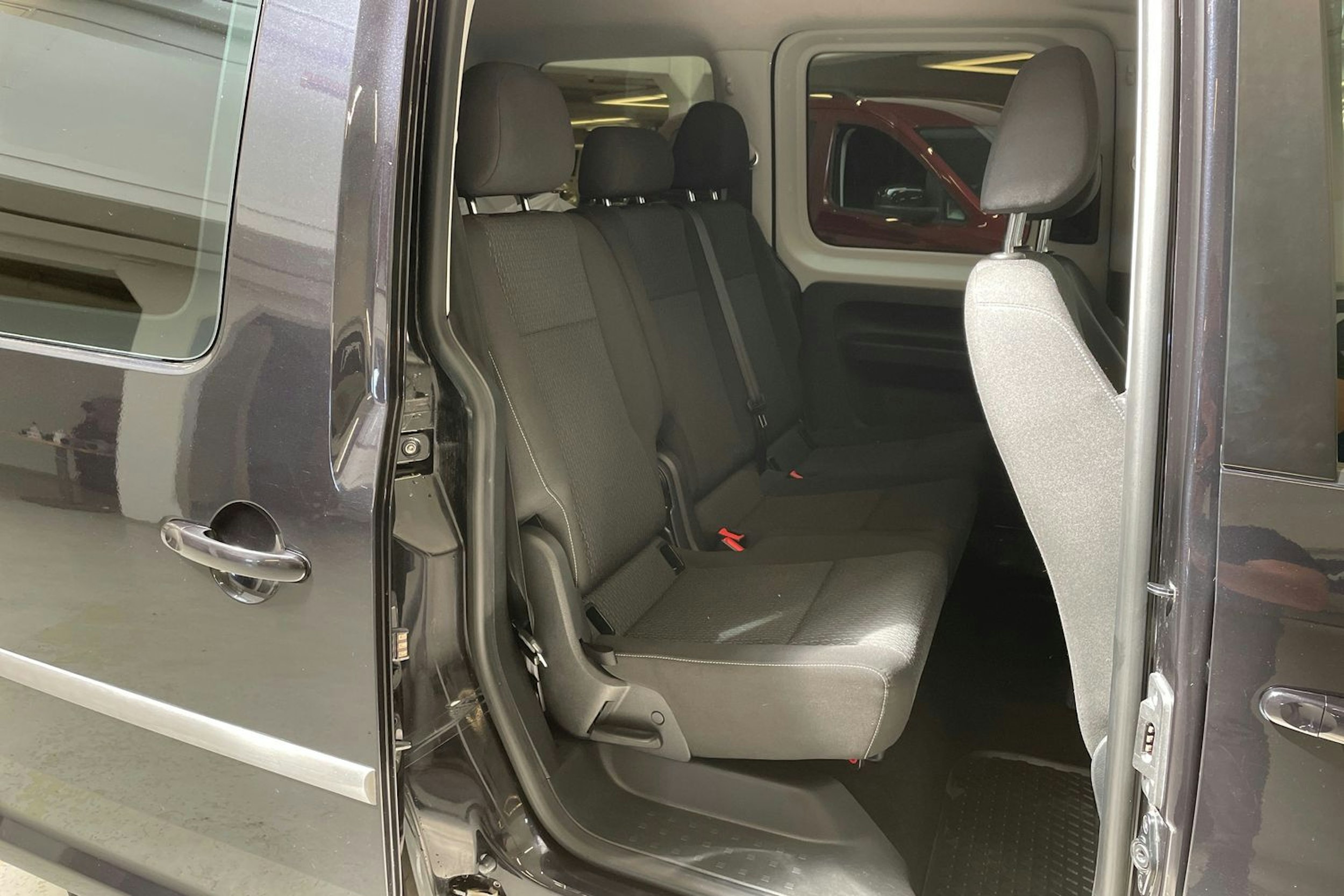 musta Volkswagen Caddy 2017 kuva 16.