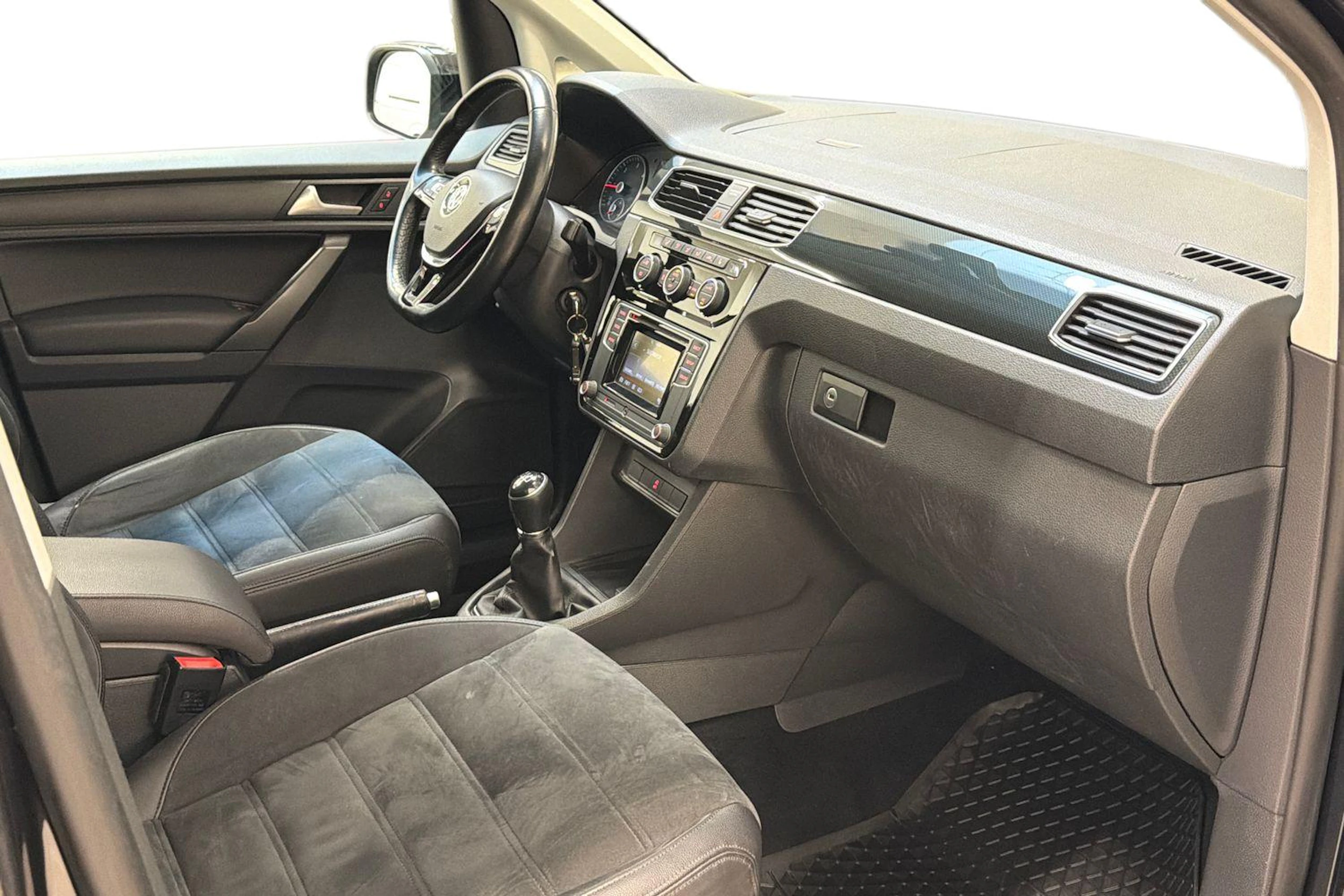 musta Volkswagen Caddy 2017 kuva 11.