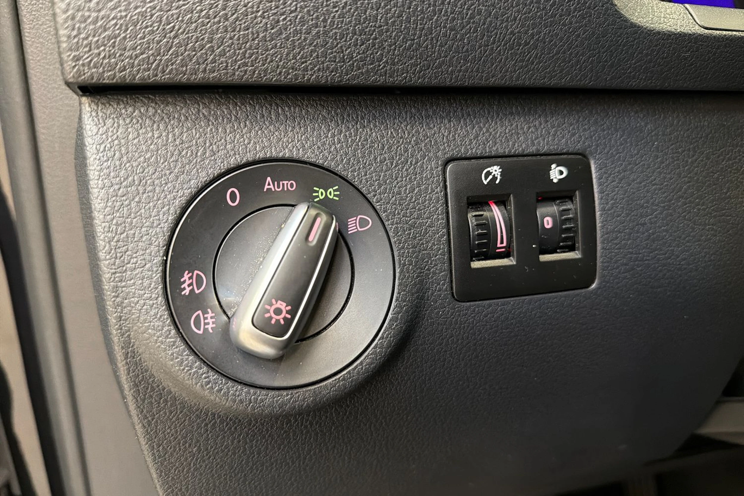 musta Volkswagen Caddy 2017 kuva 21.